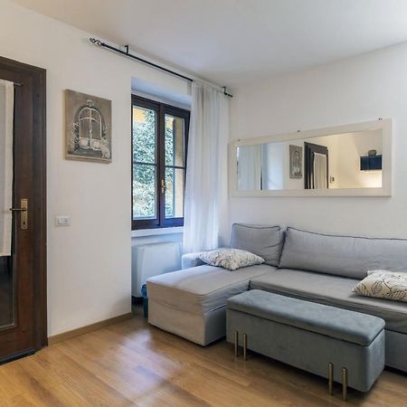 Cozy & Comfy Apt In Navigli Area Milan Bagian luar foto