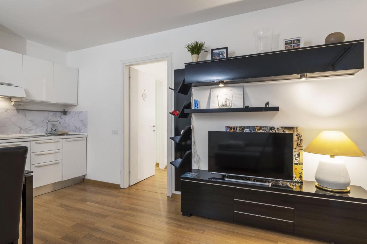 Cozy & Comfy Apt In Navigli Area Milan Bagian luar foto