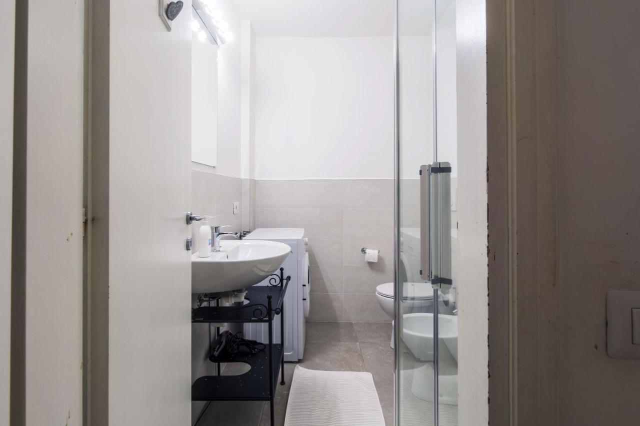 Cozy & Comfy Apt In Navigli Area Milan Bagian luar foto